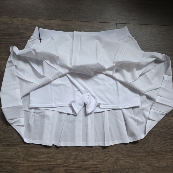 ALO Yoga White Pleated Mini Skirt - Picture 4 of 5